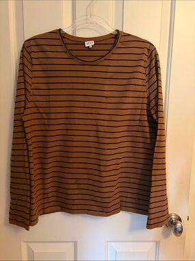 KULE soft, high quality top.